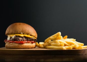 8 Burger-Restaurants auf der ganzen Welt, die man unbedingt ausprobieren muss: Eine kulinarische Reise