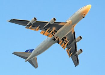 Die United Airlines Holdings Inc. hat innerhalb einer Woche drei Vorfälle mit ihren Boeing-Flugzeugen erlebt, wobei der jüngste Vorfall eintrat, als ein Flugzeug kurz nach der Landung von der Rollbahn abkam.